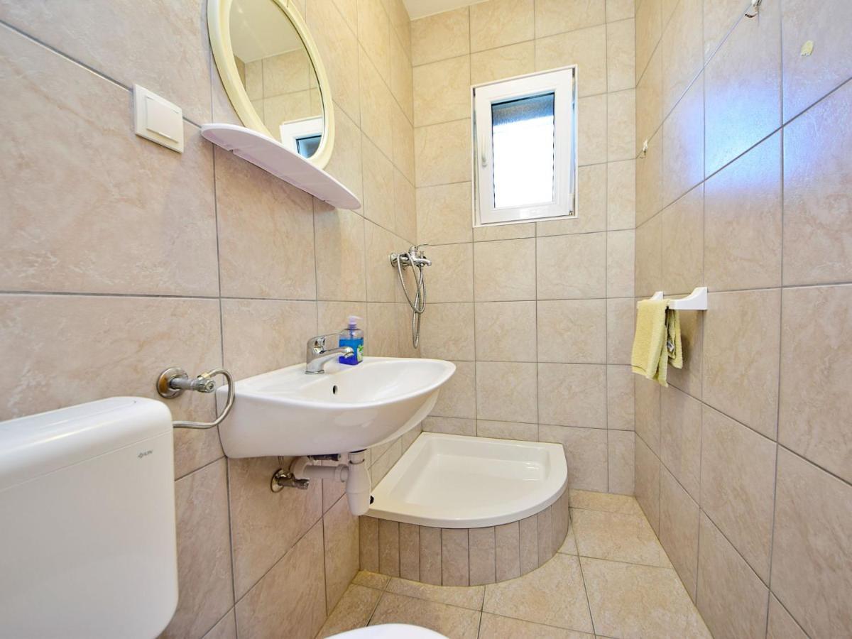 Holiday Home Tina - Hvr501 By Interhome Gdinj Εξωτερικό φωτογραφία
